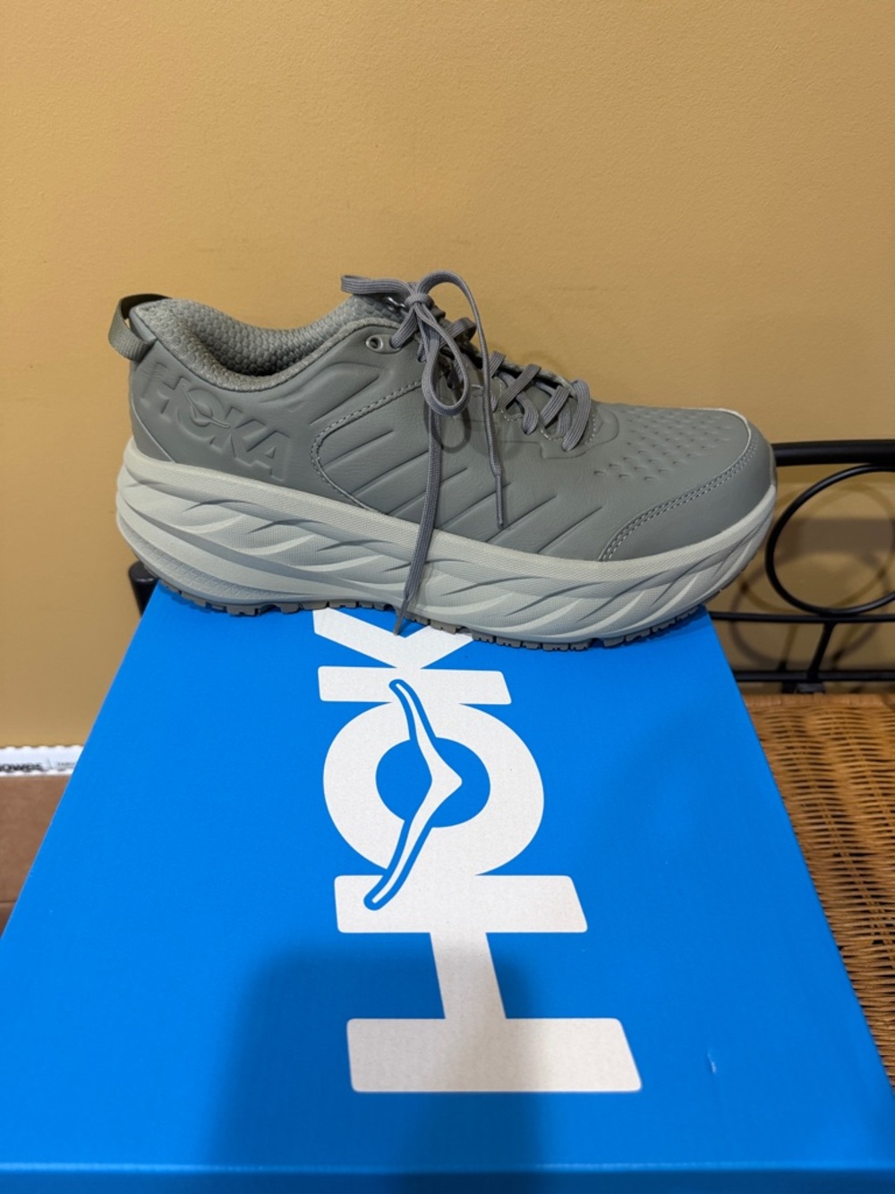 Hoka Men's Gray Bondi SR - size 10 Wide (2E)